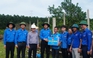 Anh Ngô Văn Cương thăm, động viên thanh niên tình nguyện hỗ trợ dự án 500 kV