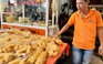 Bánh mì cá sấu khổng lồ ở TP.HCM hết lạ nhưng ông chủ quyết không nghỉ bán