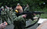 Có gì trong lớp huấn luyện quân sự ở trường học Nga?