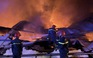 Bình Dương: Huy động hàng trăm cảnh sát chữa cháy nhà xưởng trong đêm