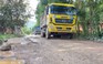 Quảng Ngãi: Xe tải chở đất cày nát đường quê, người dân than trời