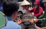 Quảng Bình: Cứu một ngư dân nghi bị tai biến trên biển