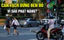 Lỡ dừng đèn đỏ cán vạch, tài xế vội lùi lại vì sợ bị phạt nặng như vượt đèn đỏ