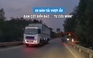 Vượt ẩu bất thành, xe bán tải tông gãy cột biển báo... 'tự cứu mình'