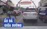 Dừng xe máy giữa đường, cự cãi rồi ẩu đả gây náo loạn