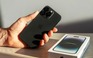 Điều gì xảy ra nếu iPhone để quá lâu dưới ánh nắng mùa hè?