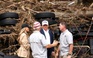 Ông Trump thăm vùng lũ quét ở Texas, bảo vệ công tác ứng phó của chính quyền