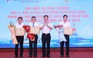Khen thưởng y bác sĩ khám sức khỏe cho quân dân tại quần đảo Trường Sa