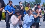 Người dân đội nắng thắp hương tưởng nhớ cố Tổng Bí thư Nguyễn Phú Trọng