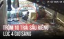 Cặp đôi ‘tiếp ứng’ nhau trộm 10 trái sầu riêng dưới trời mưa