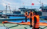 Lực lượng chức năng, người dân Huế chằng chống nhà cửa, ứng phó bão số 5