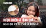 3 cô gái bất ngờ nhận quà của chiến sĩ khi xem diễu binh