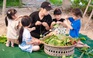 'Bố ơi, mình đi đâu thế?' lay động với 'chiếc vòng cổ' giàu ký ức 